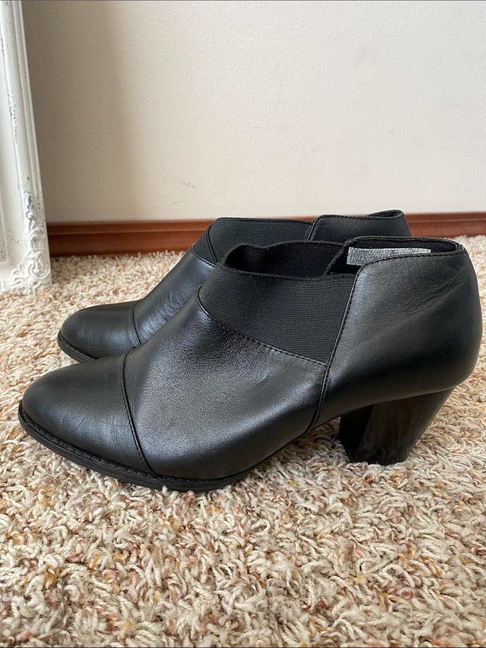 Vionic Women's Ankle Dress Boots Size 9 Black Booties Blocked Heels Almond Toes